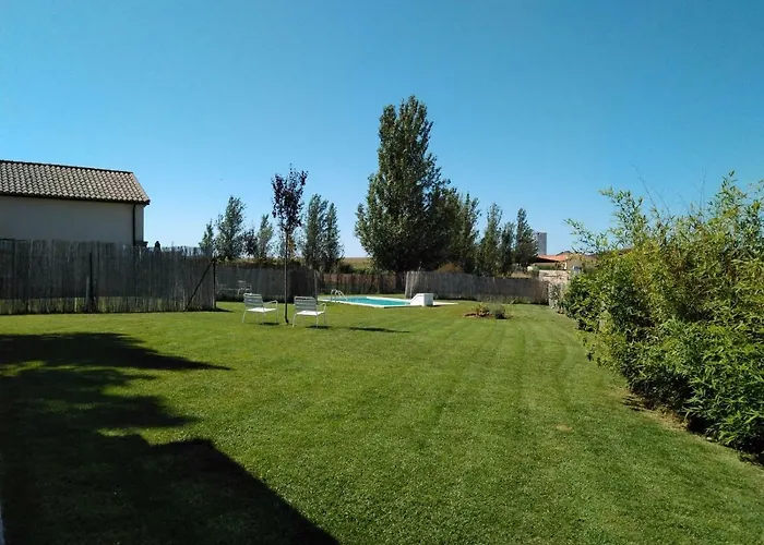 Casas Olmo Y Fresno Jardin Y Piscina A 17 Kilometros De Salamanca