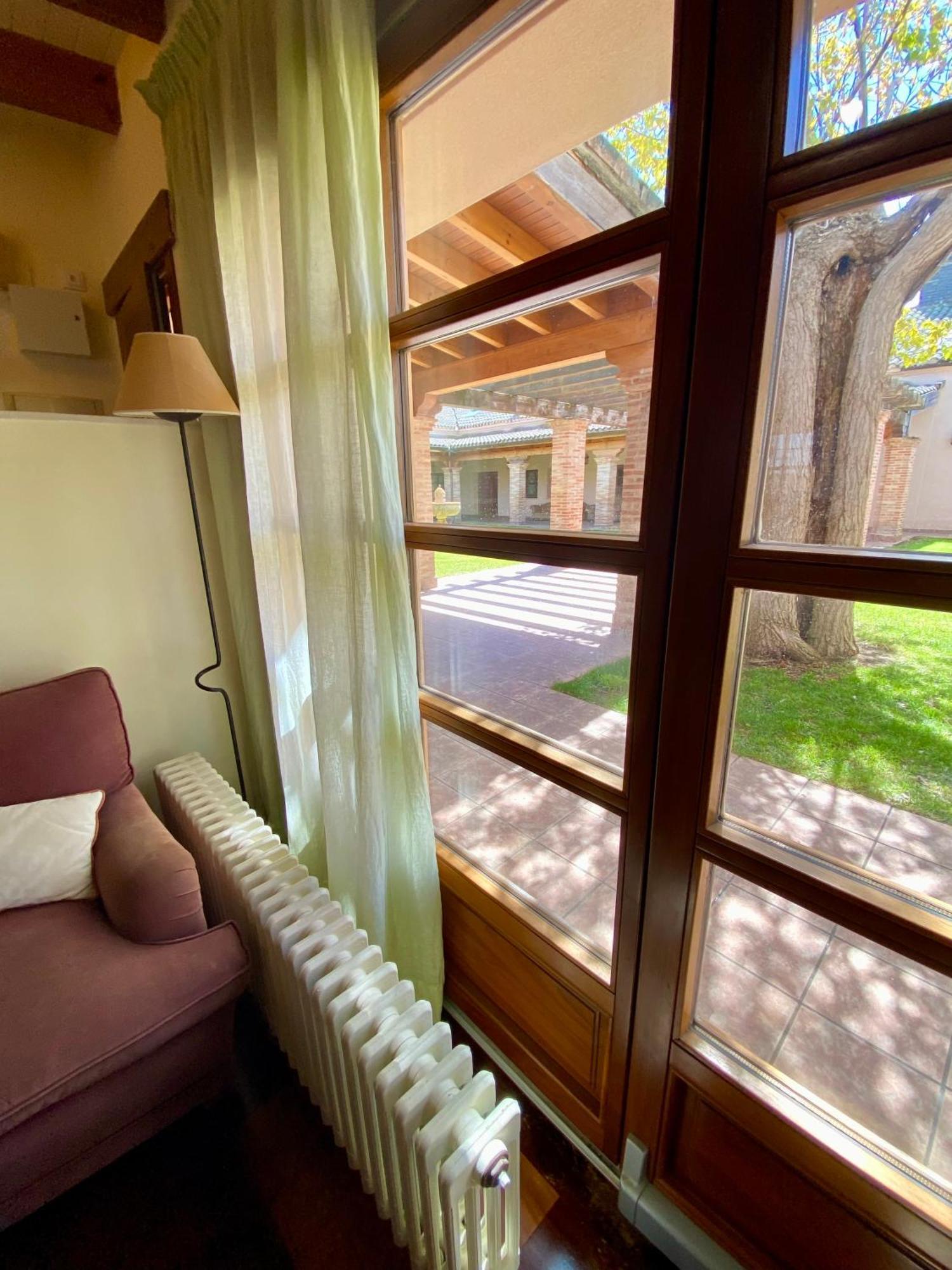 Casas Olmo Y Fresno Jardin Y Piscina A 17 Kilometros De Ferienhaus